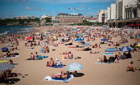 gros seins nus a la plage